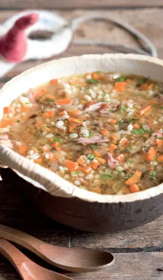 Uzená polévka s kroupami