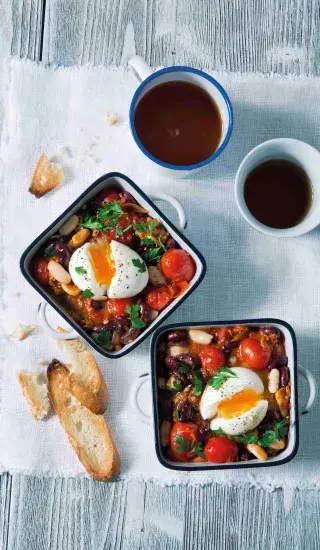 Uzené fazole s vejcem