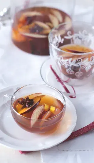 Jablečný punč s kořeněným rumem