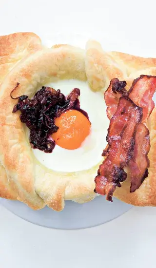 Vejce v listovém košíku