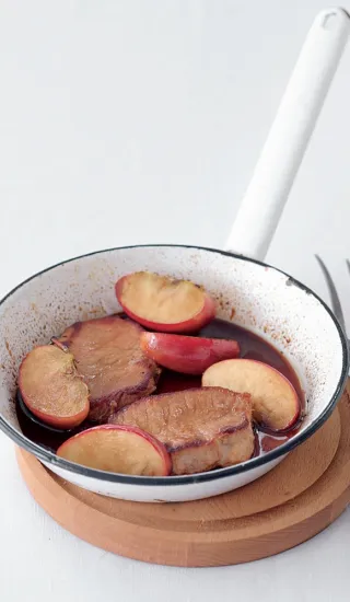 Vepřový steak s jablky