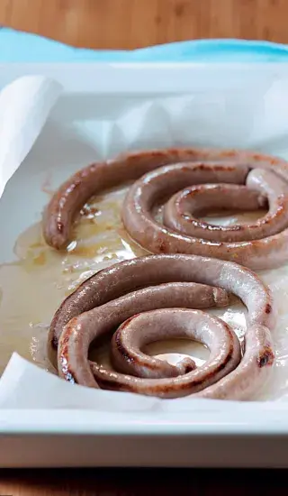 Domácí vinná klobása