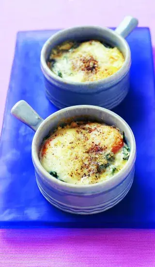 Vejce zapečená se špenátem a parmazánem