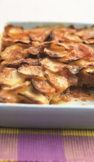 Brambory zapečené se slaninou