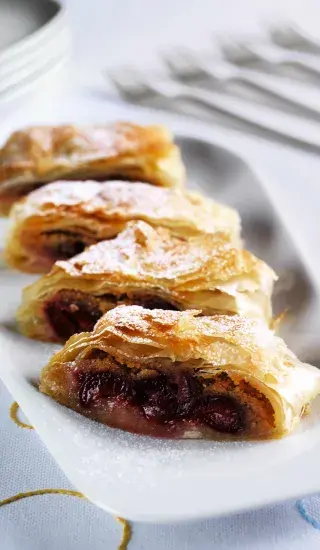 Závin s třešněmi