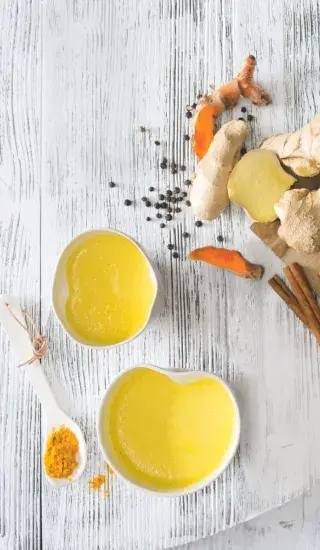 Zázvorovo-kurkumové latte