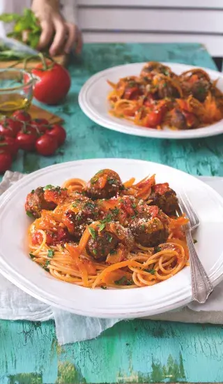 Špagety s rajčatovou omáčkou & masovými koulemi