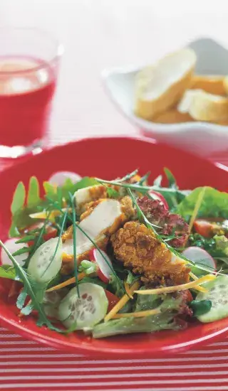 Zeleninový salát s řízečky