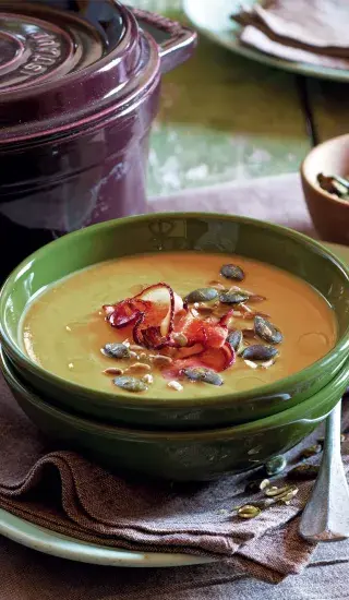 Polévka ze žlutého hrachu s mrkví