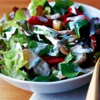 Salát s novými bramborami