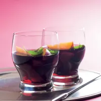 Nektarinky v červeném víně