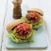 Tuňákové burgery s kukuřicí