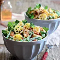 Těstovinový salát s kuřetem