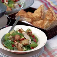 Kuřecí salát s křupavými krutony