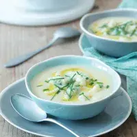 Květáková polévka se sýrovými nočky 