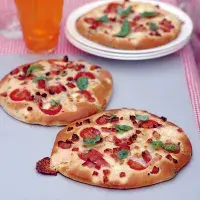 Pizza s cherry rajčátky & slaninou