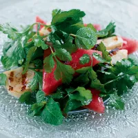 Salát z vodního melounu s bylinkami a sýrem