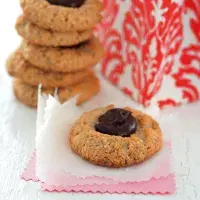 Ořechová kolečka s čokoládovým krémem