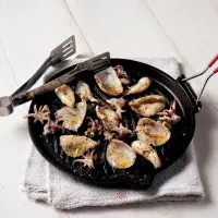 Olihně se solí a pepřem