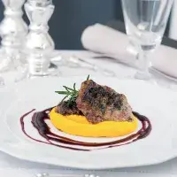 Daňčí steak v jalovci a bylinkách Daňčí steak v jalovci a bylinkách