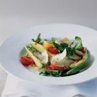 Jednoduchý fenyklový salát s chilli omáčkou Jednoduchý fenyklový salát s chilli omáčkou