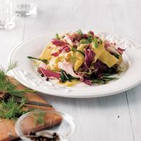 Pappardelle s čekankou a uzeným pstruhem