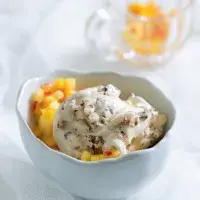 Kokosová zmrzlina s ovocnou salsou Kokosová zmrzlina s ovocnou salsou