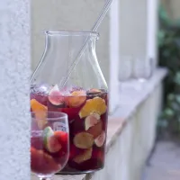 Sangria s červeným vínem a ciderem Sangria s červeným vínem a ciderem