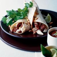 Kuřecí enchiladas s červenou omáčkou mole