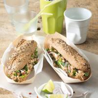 Sendvič larb gai