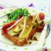 Tousty s plísňovým sýrem