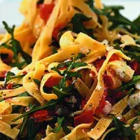 Trojbarevné tagliatelle