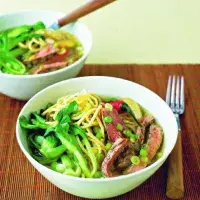 Nudlová polévka s hovězími proužky a chilli papričkou