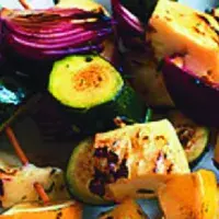 Špízy s bílým sýrem na rozmarýnu