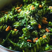 Fusilli se špenátovou omáčkou Fusilli se špenátovou omáčkou