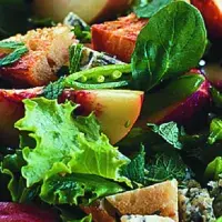 Modrý broskvový salát