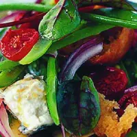 Kozí salát s pečenými rajčaty