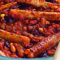 Bylinkové fazole s klobásami