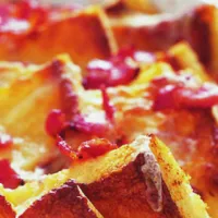 Žemlovka se sýrem a slaninou