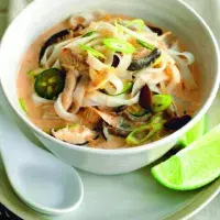 Ostrá kokosová polévka s nudlemi Ostrá kokosová polévka s nudlemi