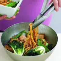 Sezamové nudle s tofu Sezamové nudle s tofu