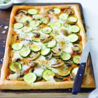 Slaný koláč s cuketou a mozzarellou Slaný koláč s cuketou a mozzarellou