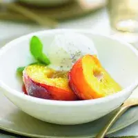 Pečené broskve s růžovou vodou