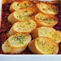 Zapečené maso s bagetou