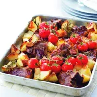 Rozmarýnové jehněčí a pečené brambory