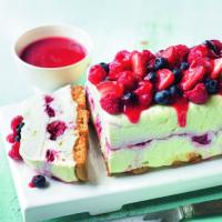 Cheesecake s bílou čokoládou a malinami