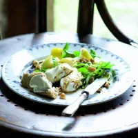 Salát s hruškami a kozím sýrem