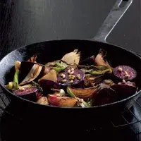 Glazovaná řepa, cibule a pórek