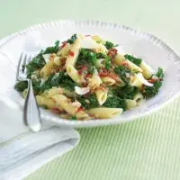 Těstoviny s kapustou a ančovičkami Těstoviny s kapustou a ančovičkami