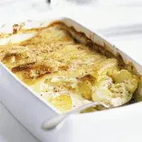 Gratinovaná petržel se smetanou a hořčicí Gratinovaná petržel se smetanou a hořčicí